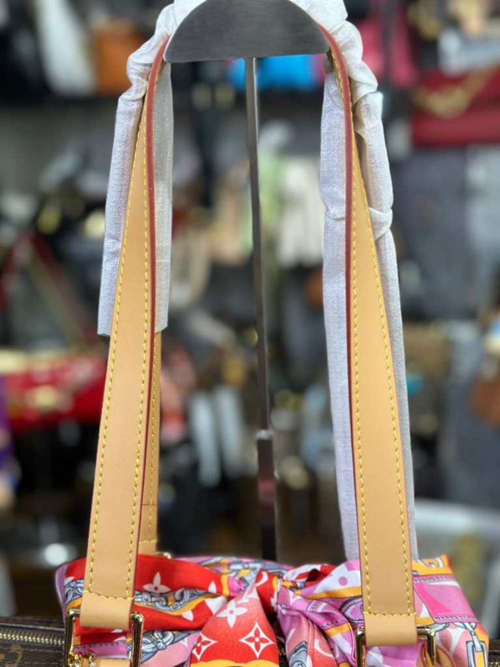 Louis Vuitton Brown Monogram Barrel Bag with Pink Scarf Detail (Master Clone) - Picture 9 of 10